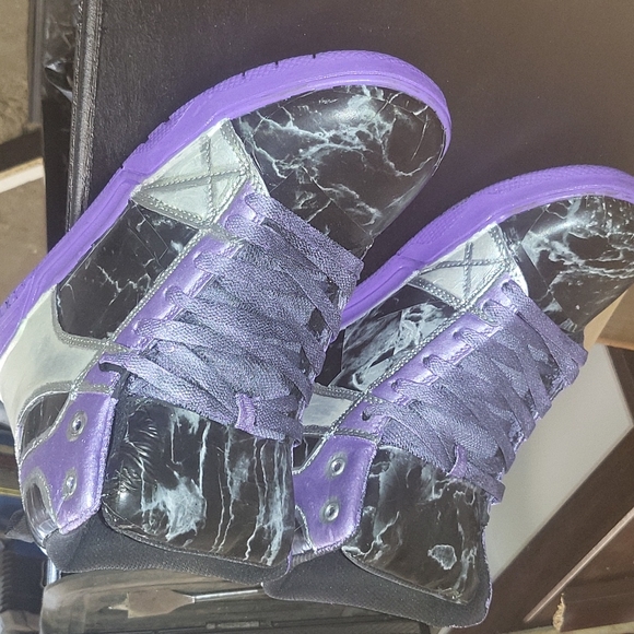 Custom made size 7 skate shoes - Picture 2 of 3